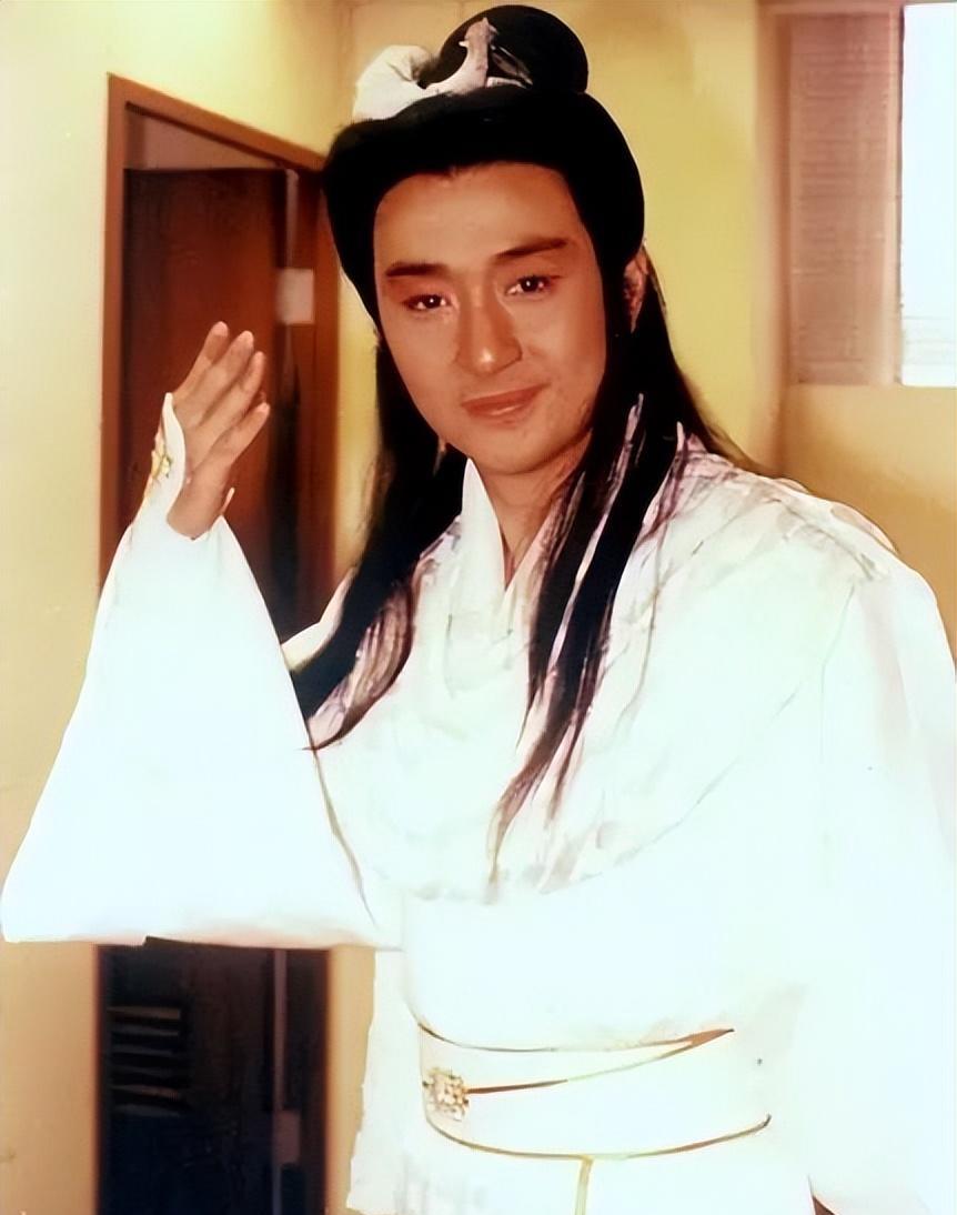 之后,凭借精湛的演技,吴岱融又接拍了《玉面飞狐》和《剑魔独孤求败》