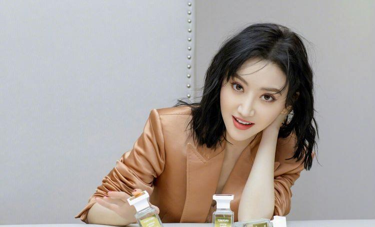 为什么景甜的悲伤蛙双眼皮,可以修复成富贵花,温婉却像镰刀砍过_眼睛