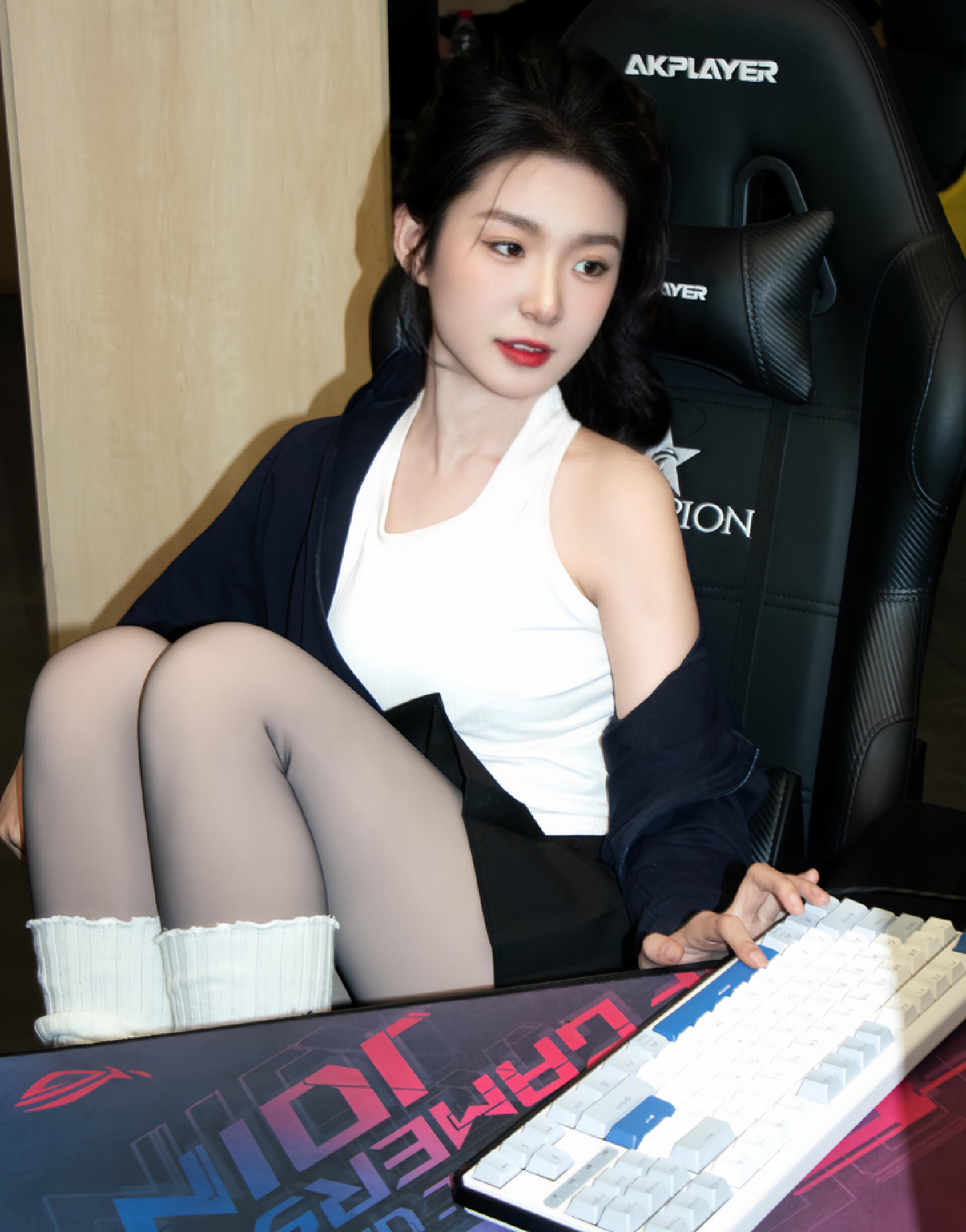 三模连接，全键无冲，看不厌的杜伽K620W，87配列里的颜值担当