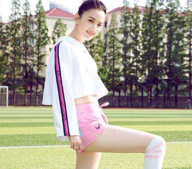 黄圣依身穿足球宝贝装秀大长腿,美回18岁_写真_安迪_少女