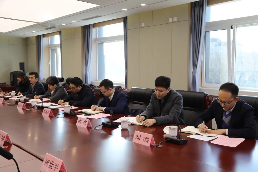 建筑大学领导有:副校长陈红兵,校长助理蔡国庆,理学院党委书记白羽,理