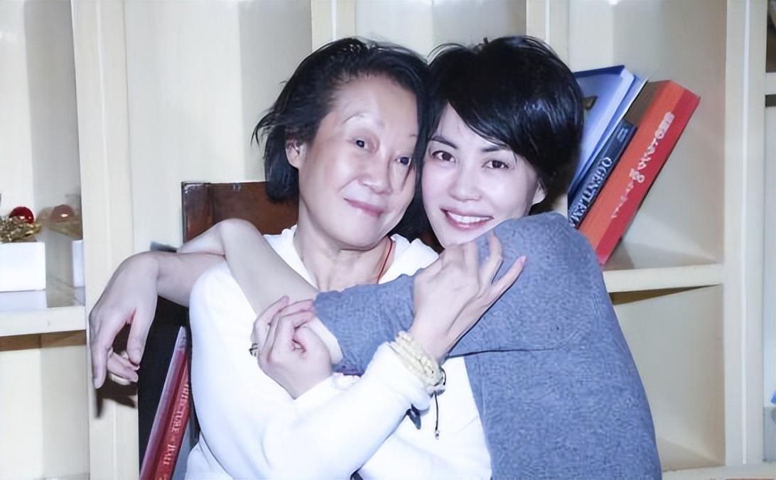 猝不及防上热搜,退圈多年的王菲为什么这么火_陈家瑛_团队_朋友