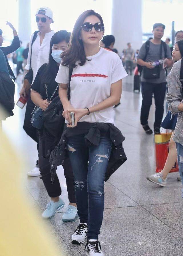 1米9身高穿衬衣像偶像剧男主,她外八走姿太男人了_造型_实用性_场景