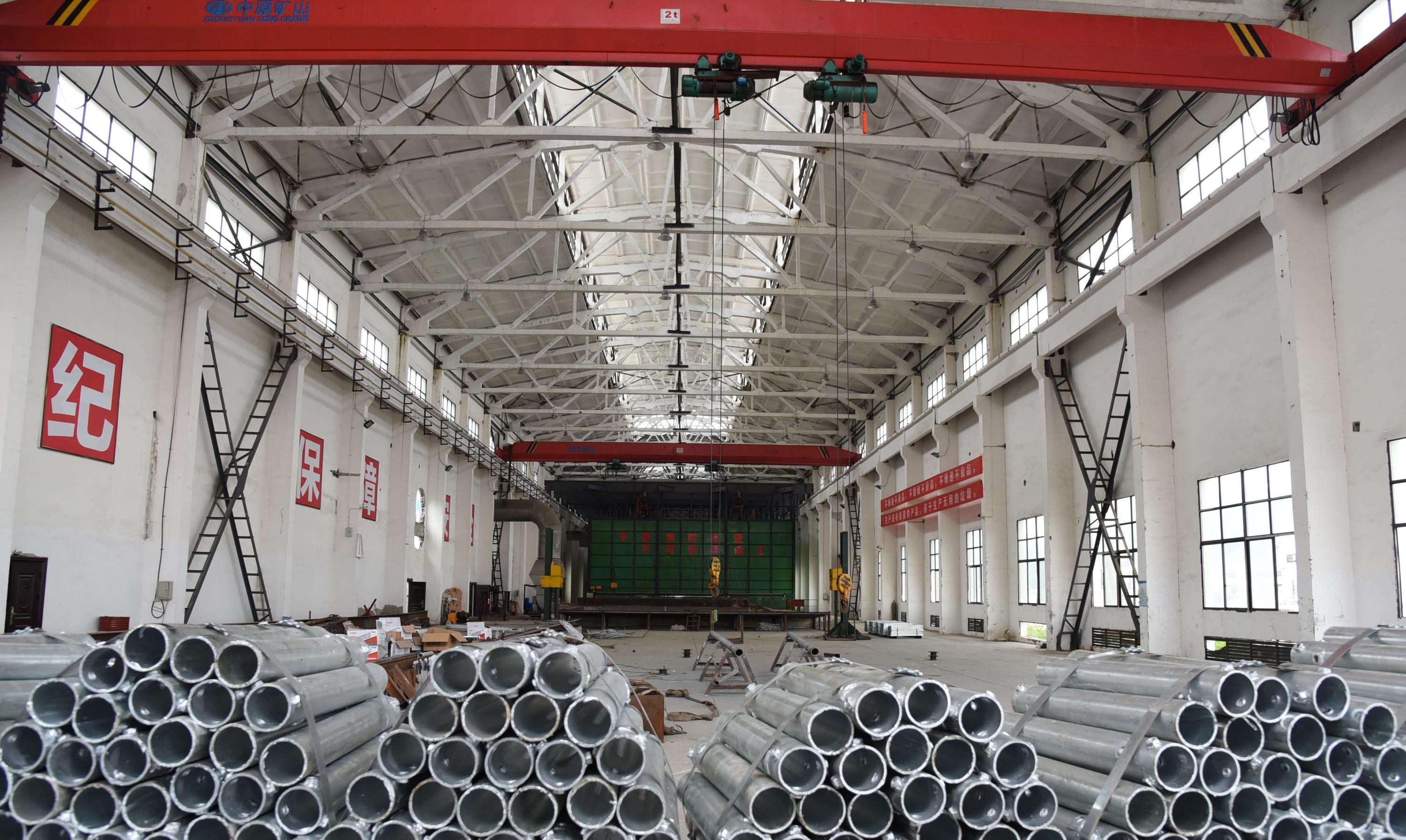 公司自身不能满足加工需求时,就与周边甚至省外的钢结构,板材加工企业