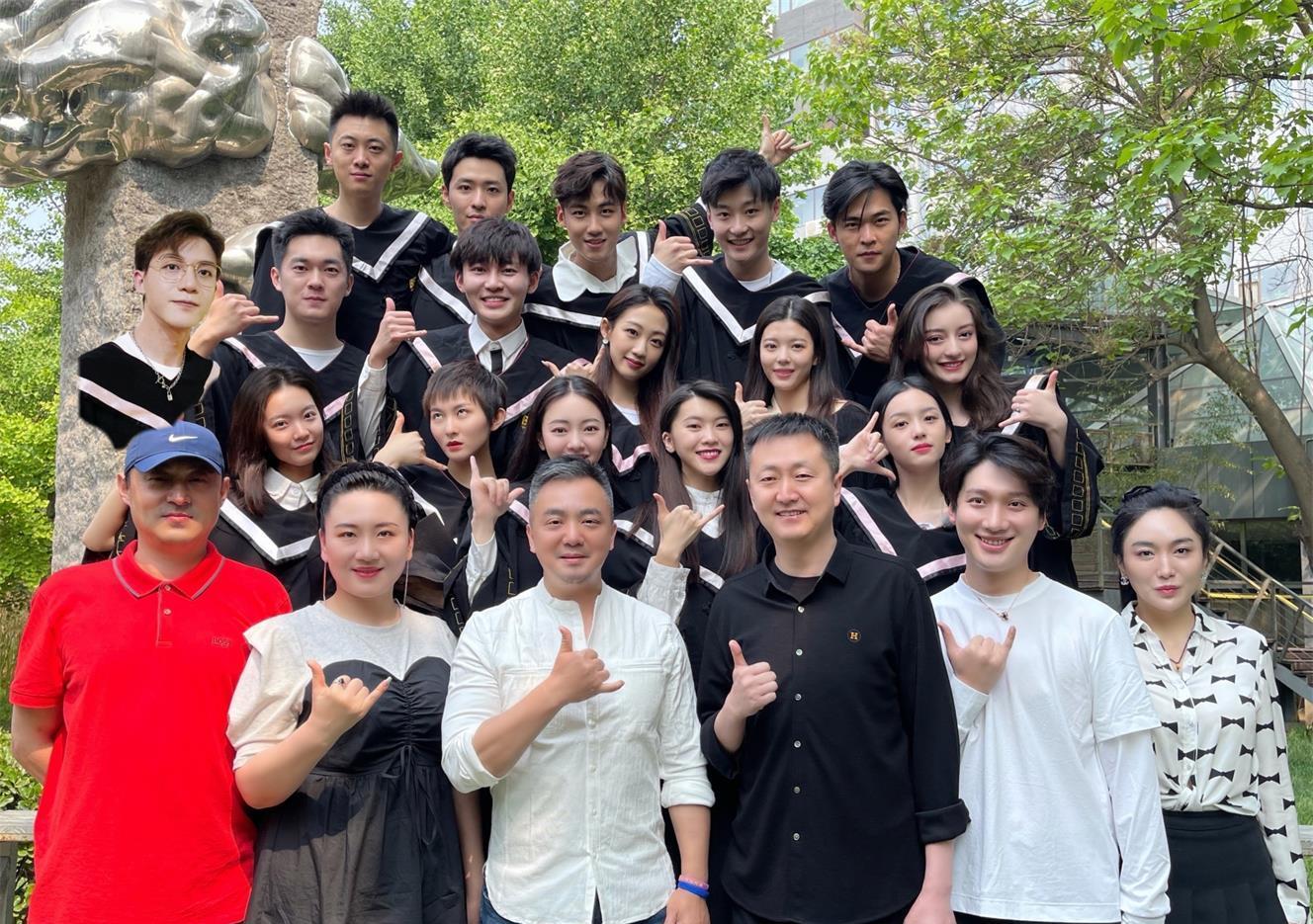 关晓彤的同学刘峰因心梗猝死,去世前畅谈梦想,年仅25岁_家人_生活_周