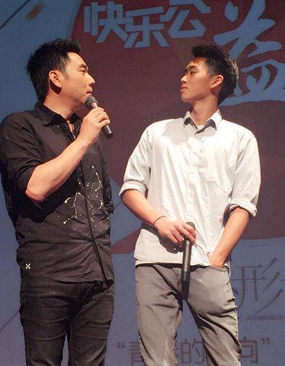 林依轮小儿子林子轩进军模特圈,16岁长相成熟看起来很高级_林子濠