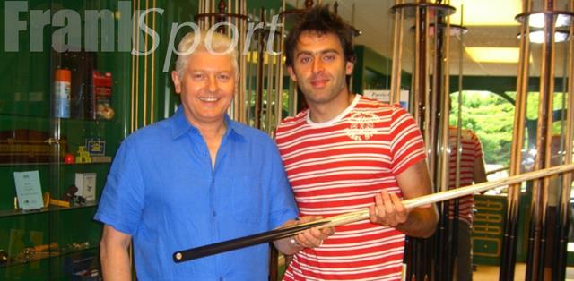 值得一提的是,在2003从泰国参加完比赛的亨德利在机场发现他的球杆被