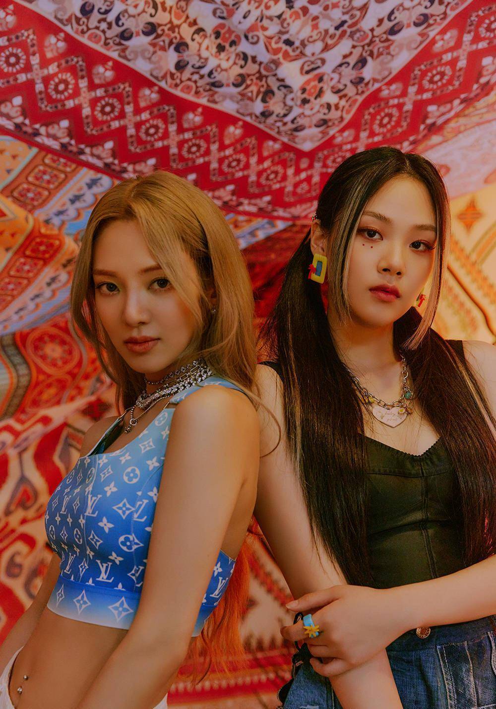 少女时代孝渊在老板李秀满身边翩翩起舞,可爱笑容太疗愈_工作_白色