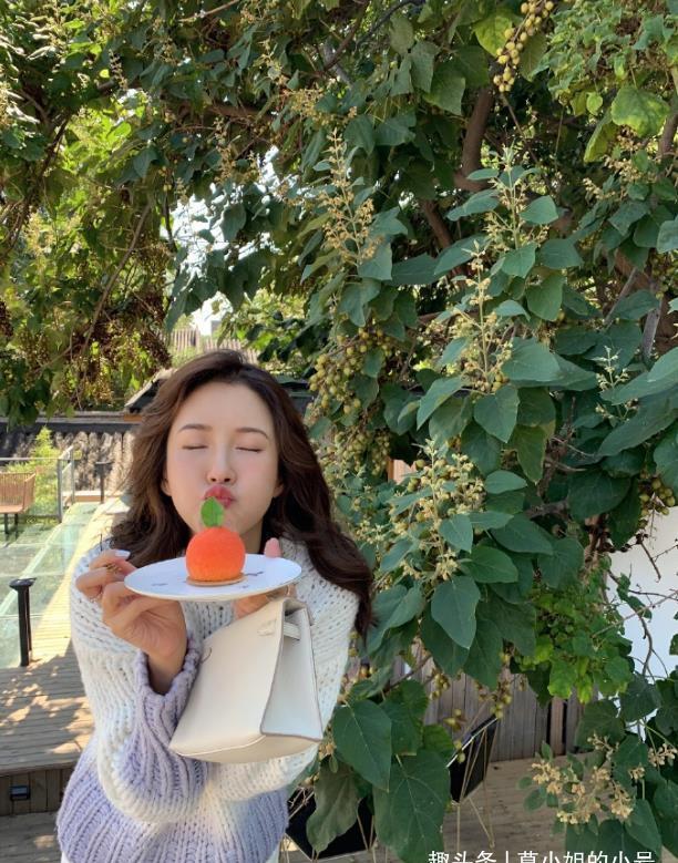 长假不忘工作,张子萱晒新写真照,老公视角下的她美如18岁_陈赫_生活