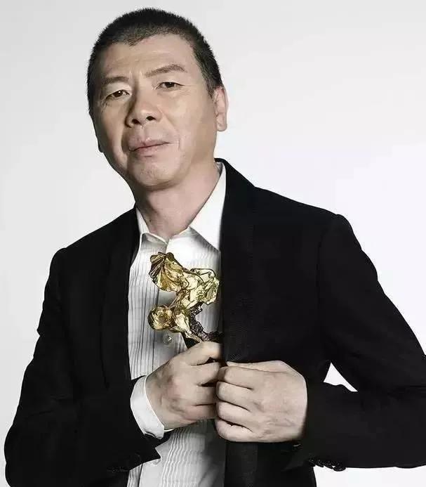 冯小刚的两任妻子,前任有个性拖着不分手,妻子放任丈夫彩旗飘_徐帆