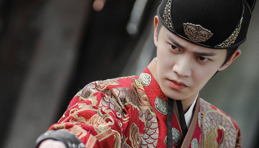 老师讲题cue飞鱼服,放陆绎照片炸出一群粉丝_锦衣_诱惑_制服