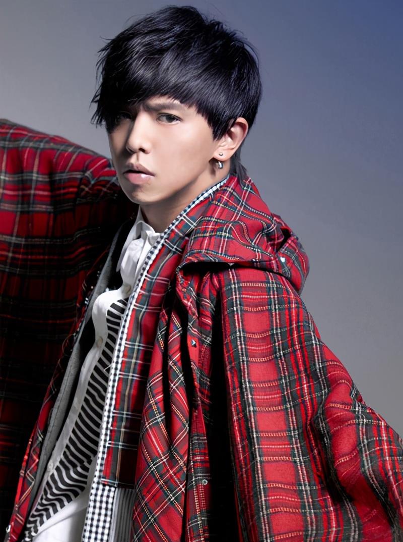 小鬼黄鸿升伤因公布,年仅36岁猝然离世,令人扼腕_爸爸_儿子_身体