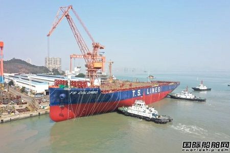 厦船重工承建德翔海运2900TEU集装箱系列船6号船下水_手机搜狐网