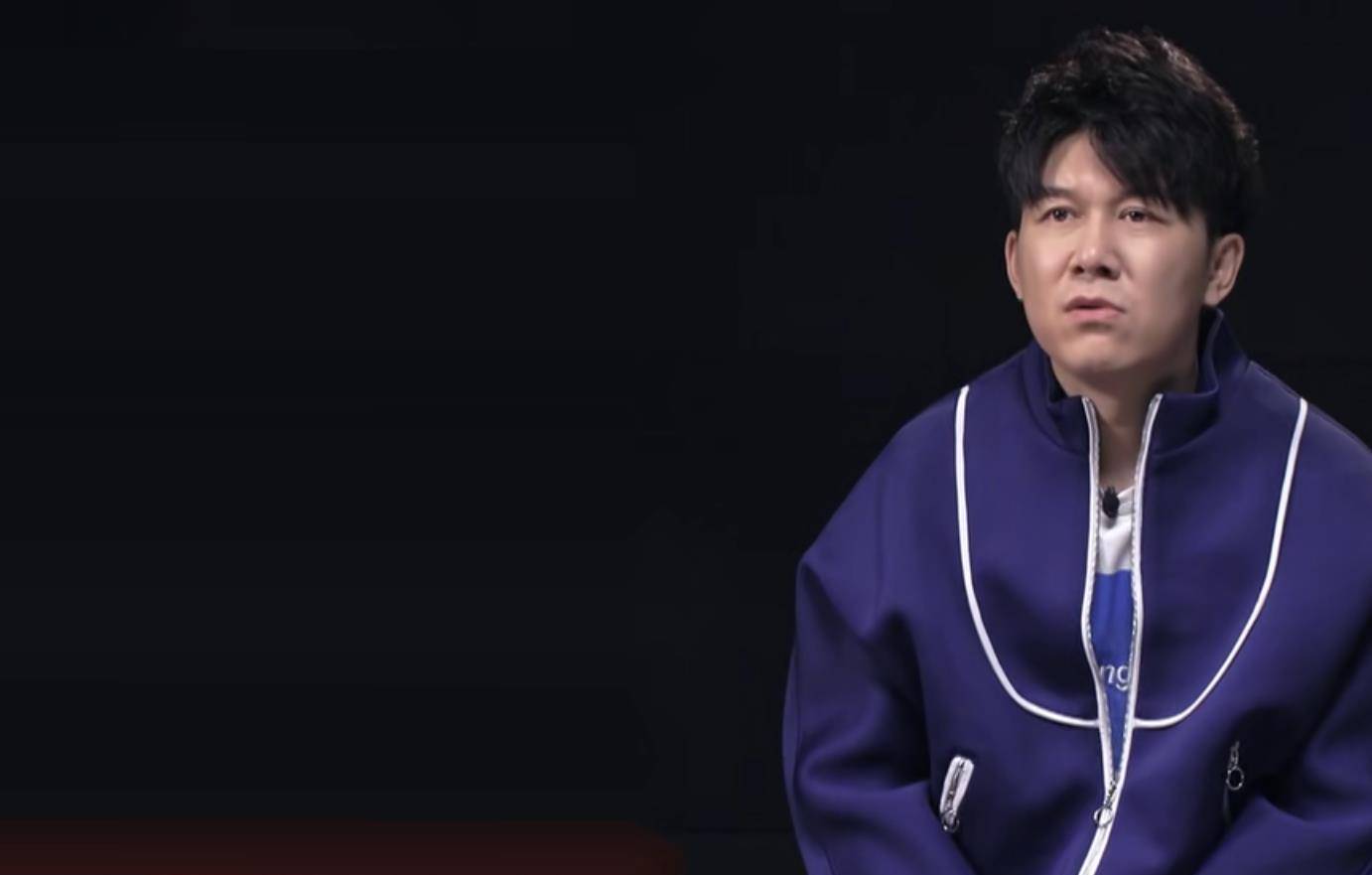 是"铁血真汉子",在维护女生的尊严,也有人质疑她比高进更看不起陈意涵