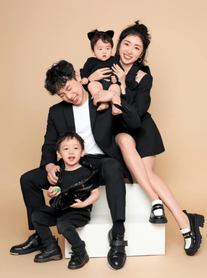 体操女神周捷:身高163,却嫁给了只有158的邹凯,她过得幸福吗?