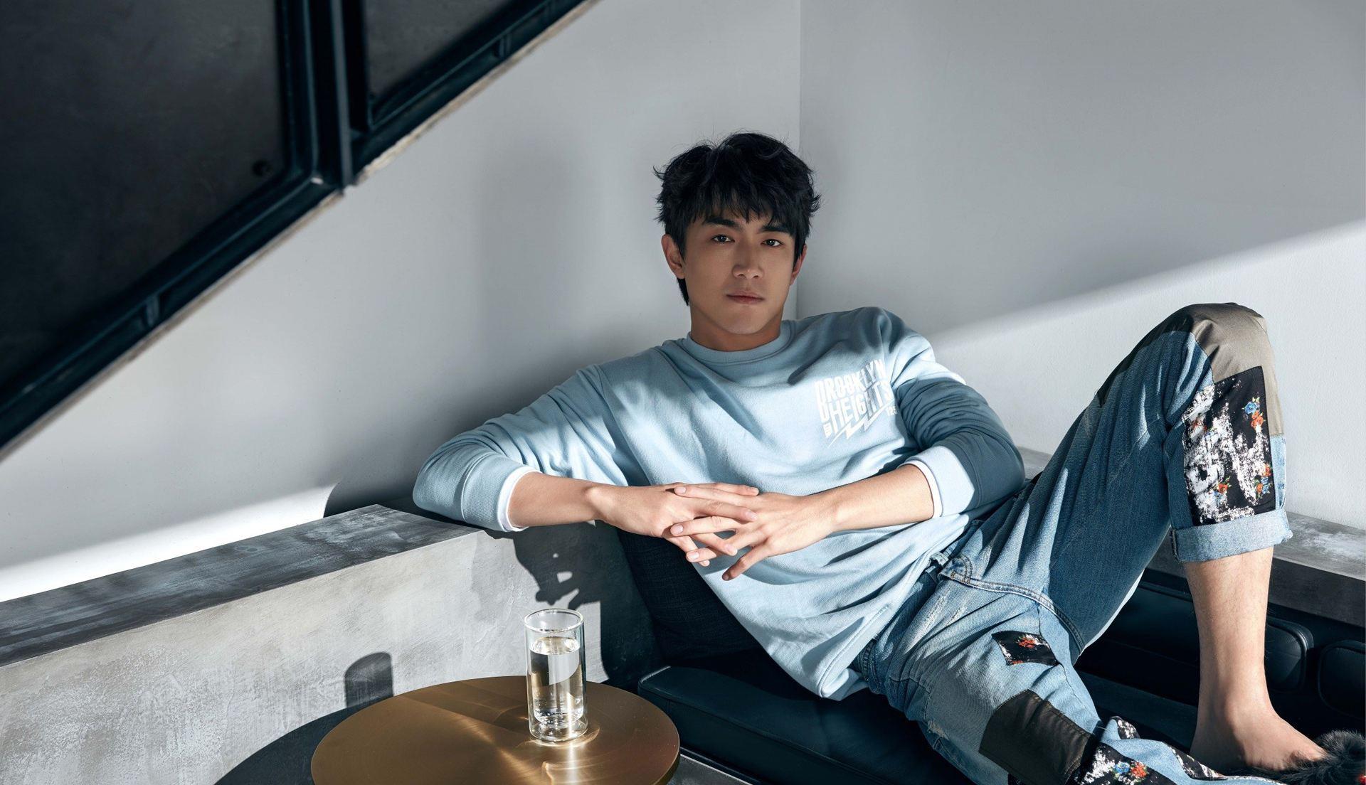 林更新身价上亿,为何只穿10块钱一捆的内裤,谢娜一语道破玄机_林欣