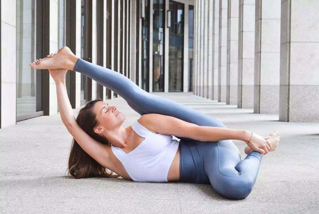 原创原创67景甜又来撩人了,露脐短袖配超短裤,这细腰美腿太吸睛了