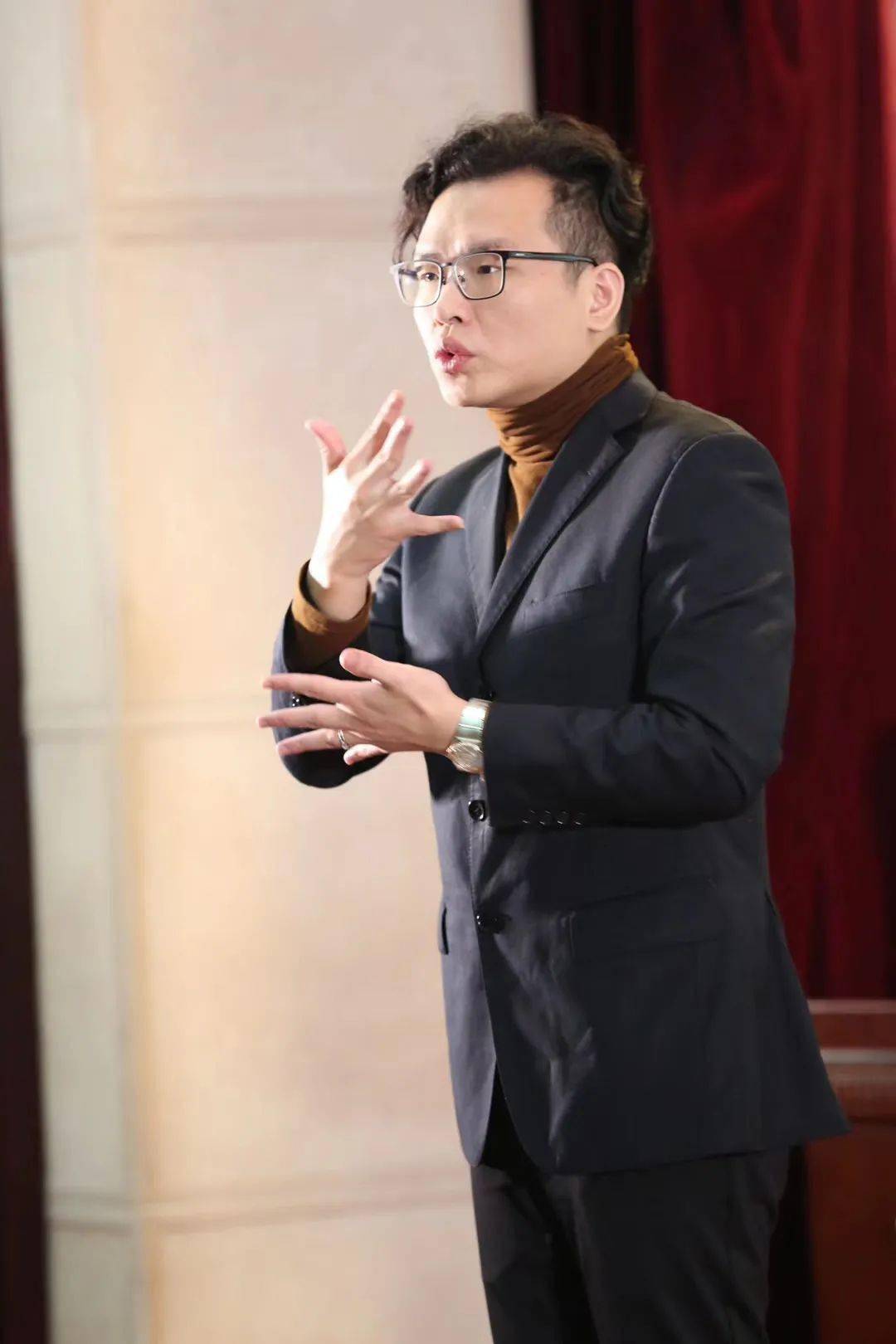 "手语律师"唐帅,为了帮助聋哑人维权,他拒绝了5000万的诱惑_父母_因为