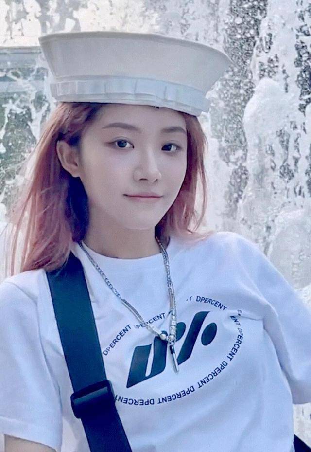 喻言早期照片大起底,甜妹竟是你自己_女孩子_舞台_比喻