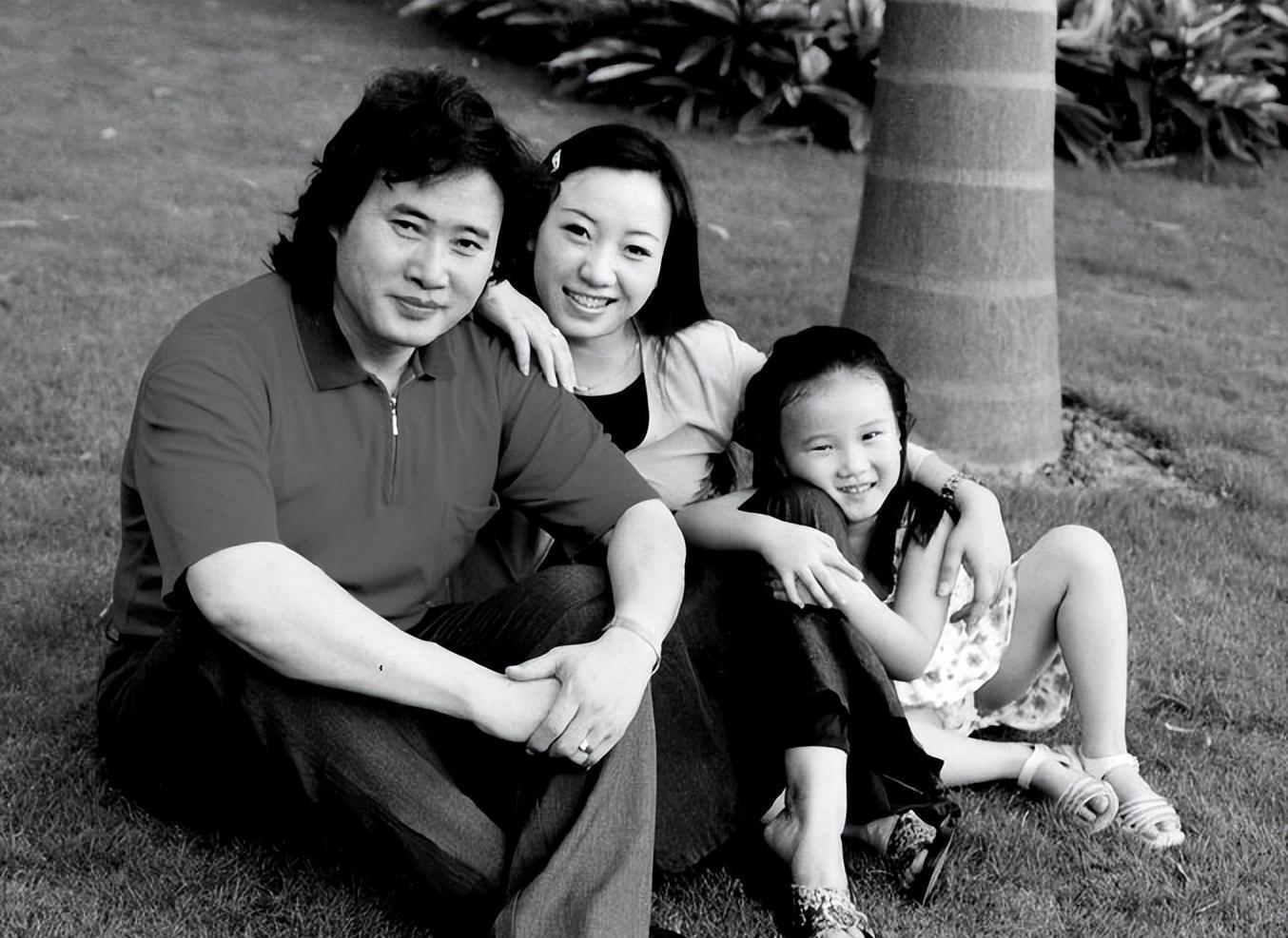 戴玉强91岁母亲去世,回老家奔丧搭戏台,还送糖葫芦,引网友热议_葬礼