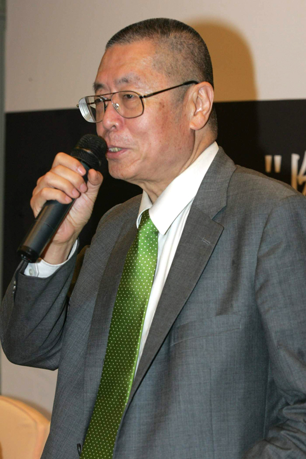 叶向真和著名摄影师罗丹擦出了爱情的火花,相恋不久后,叶向真和罗丹