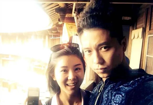 爸妈旅游,婆婆气质出众比儿媳漂亮,一家人都高颜值_王洁丽_造型_优点