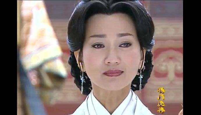 在《杨门虎将》中,赵雅芝饰演佘赛花.