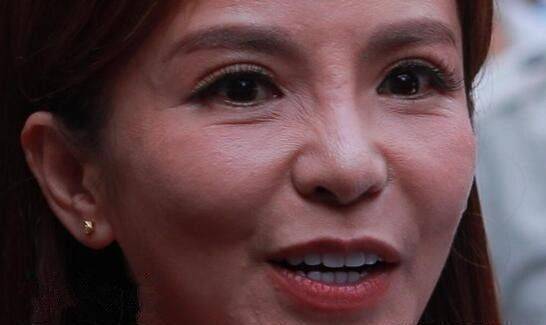 朱迅被拍高清近照,皮肤焉瘪毛孔粗大,这才是普通人48岁真实样!