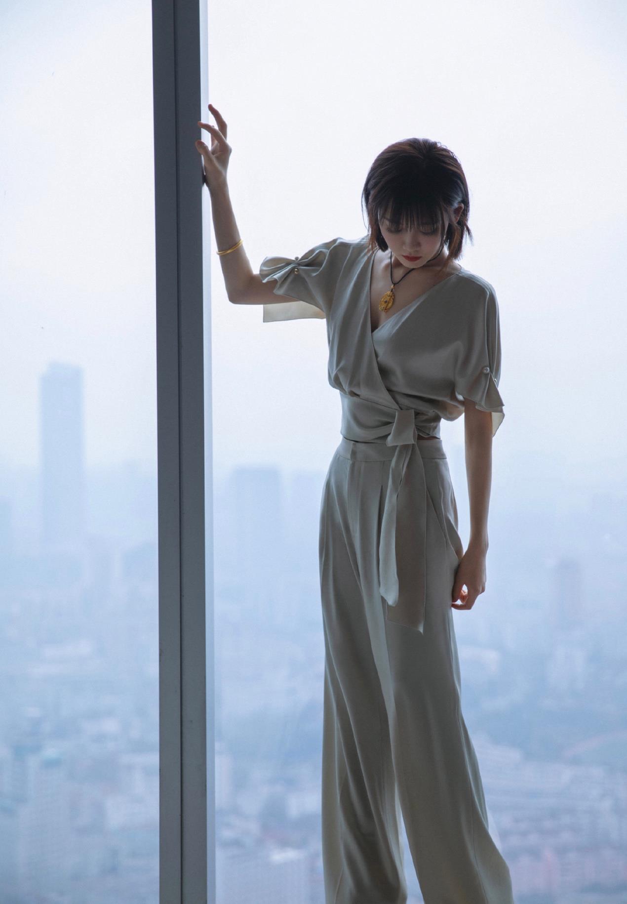 苗苗婚前造型真耐看,无袖长裙温婉知性,凹凸有致是女神无疑了_设计