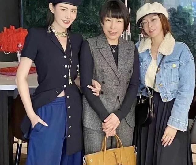 章泽天现身名媛聚会,不站c位抢镜,与百亿千金冯咏仪关系亲密_张宇