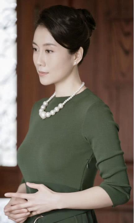 被称为坏女人专业户,如今43岁仍时尚犹存_温峥嵘_何政军_因为
