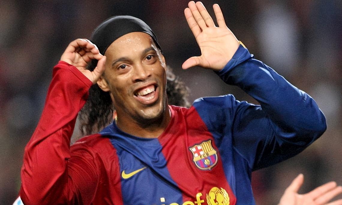 假如单论球技,小罗的技术不在马拉多纳之下,齐达内更适用 .