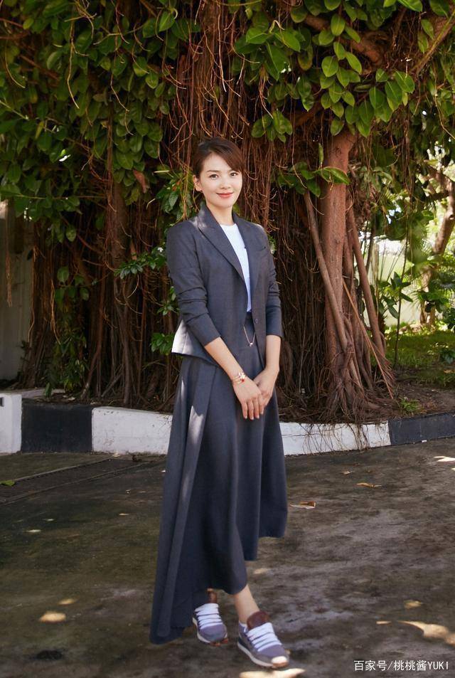 t恤下面别配阔腿裤了,学学刘涛这5种搭法,闭着眼照穿就行_时尚_颜色