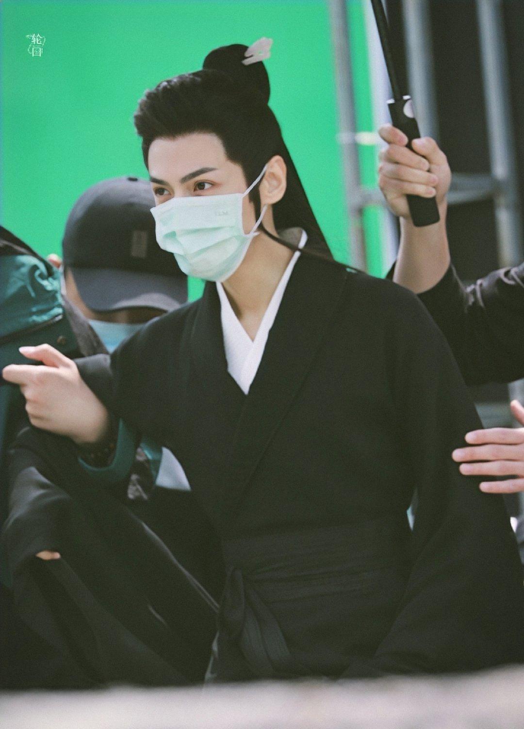 《皓衣行》路透,陈飞宇的眼妆魅惑,罗云熙还是更适合白衣_因为_路透社