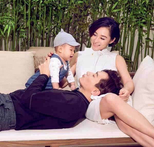 41岁刘璇二胎得女,一家四口全家福曝光,个个都是高颜值_王弢_何炅