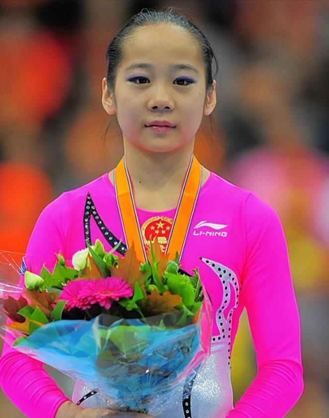 体操女神邓琳琳:两获奥运冠军在巅峰退役,后被保送北大赴美留学_成绩