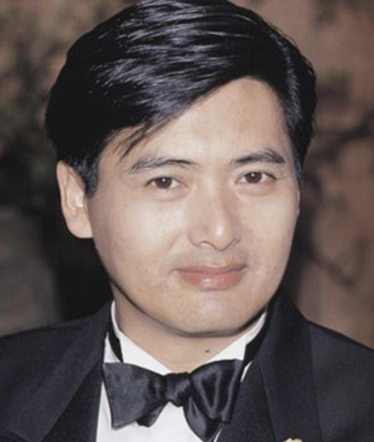 恶人之首何家驹:捧红周润发,3天输光千万身家,死后无人送终_香港_报纸