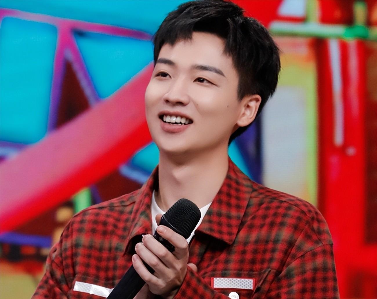 小兄弟"二班,共有六位成员组成,最后有且仅有吴泽林一个人成功留下