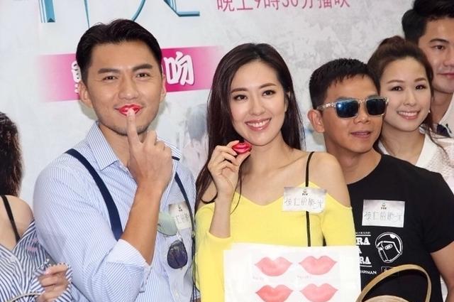 tvb袁伟豪与唐诗咏出席《栋仁的时光》宣传,高颜值cp默契互动!