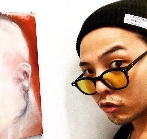 权志龙机场素颜照曝光,模样大变,潮流达人印象崩塌_什么_时尚_韩令