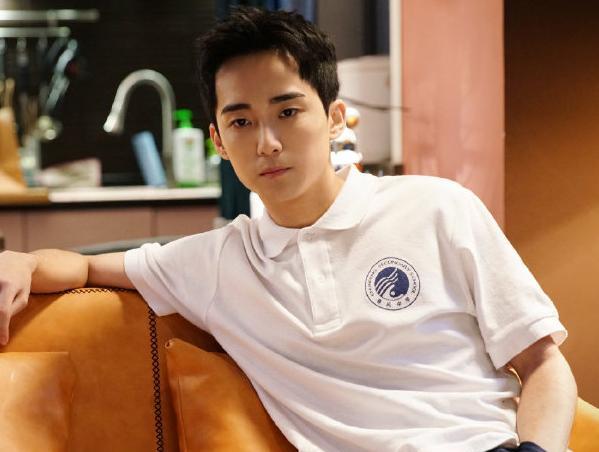 还记得《小欢喜》季杨杨吗?穿上古装后,网友:比肖战还要帅!