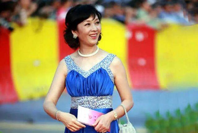 她是80年代名气十足的女神,因流氓案远走国外,今67