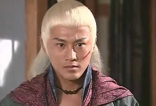 而林峰扮演的赖药儿,由善变恶,再从魔道回归成白道.