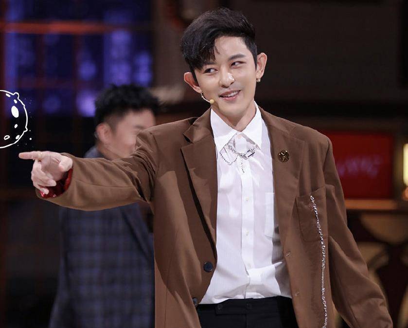 敖犬越界谈办公室恋情,被老板诈出险被封杀,化险为夷带兄弟沦陷_黑涩