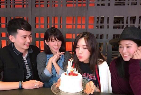 陈若仪生日晒一家四口切蛋糕照,没想到从林志颖微博看出穿帮了?