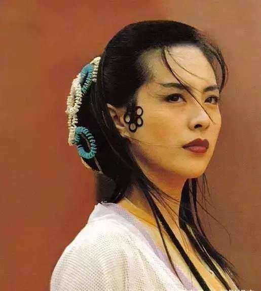 赵雅芝是电视剧版白蛇扮演者中最经典的一个,当年赵雅芝就凭借这