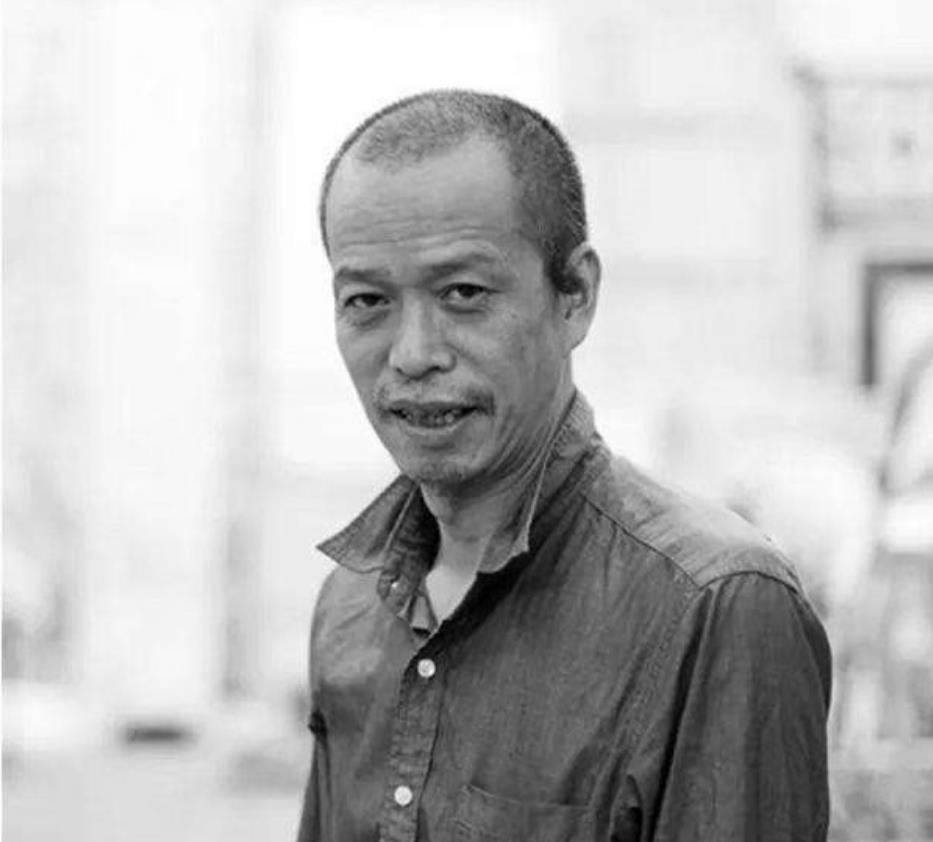 艺术界"疯子"何云昌:割下肋骨制成项链送女友,用水泥浇筑自己_生活