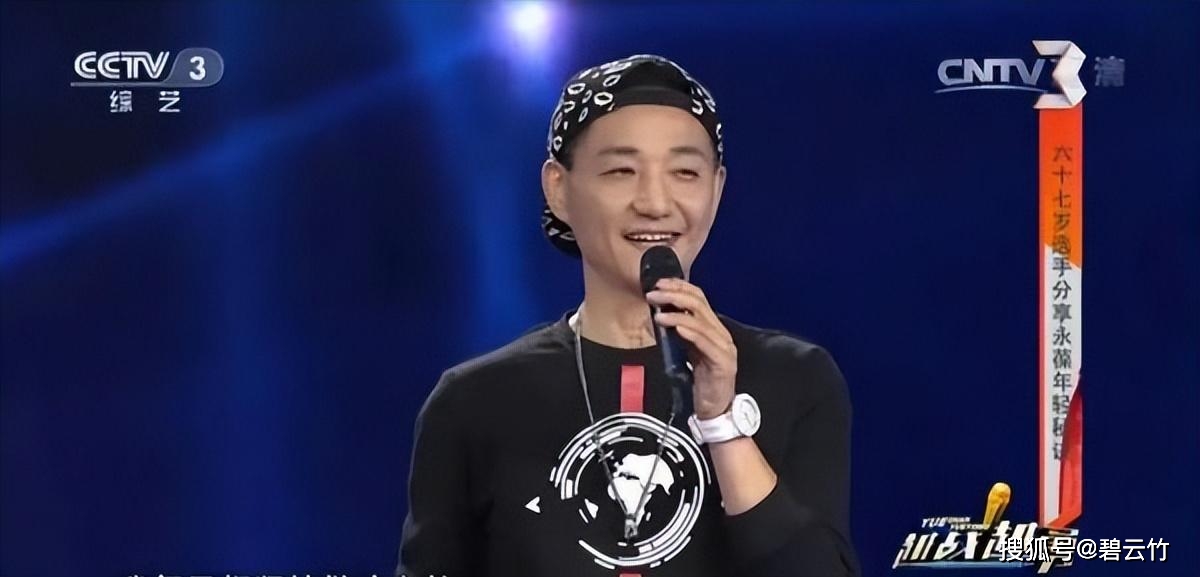 胡海是上海松江区的一名退休工程师,但他更出名的身份是"上海最摩登