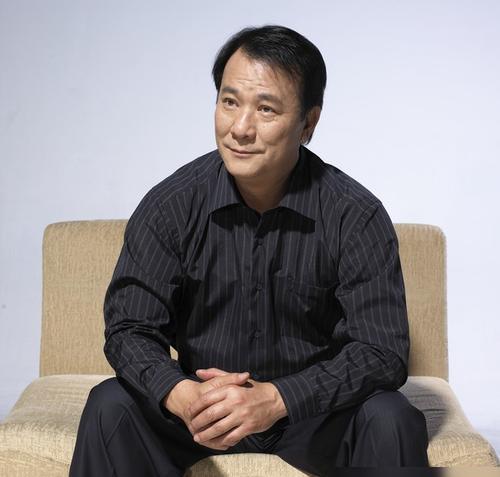 而李修贤不仅仅是一位演员,他之后还开始做导演,并且拍摄了多部优秀的