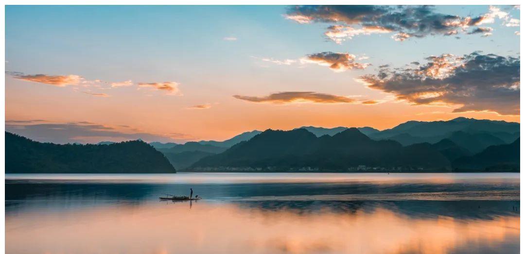 孟浩然《早发渔浦潭》舟行自无闷,况值晴景豁.